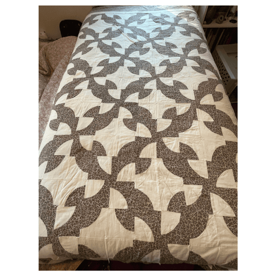 Drunkards path block quilt